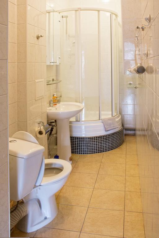 Kyiv Apartment In The City Center On Turgenevskaya Street Exterior foto