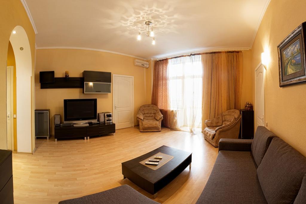 Kyiv Apartment In The City Center On Turgenevskaya Street Exterior foto